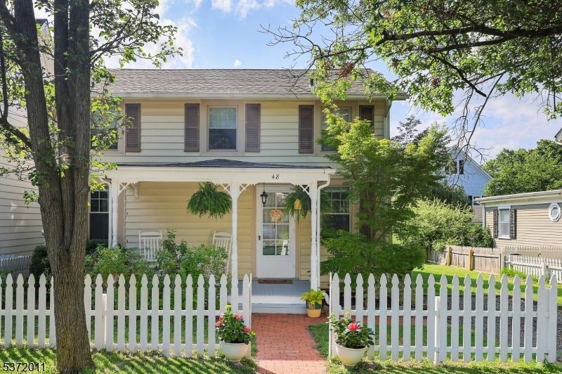 Exterior, Facade, American Foursquare