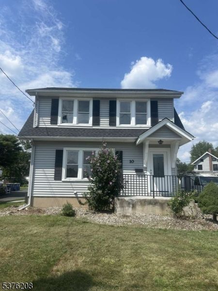 Exterior, Facade, American Foursquare