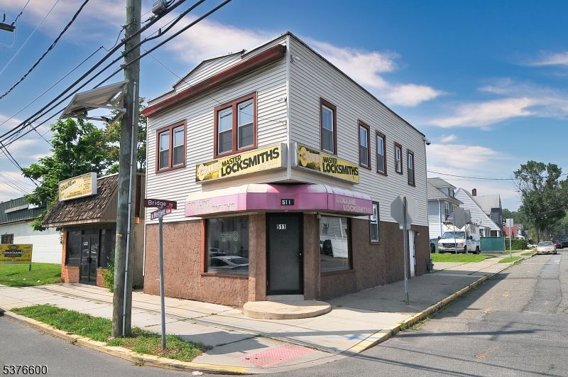 Exterior, Facade, Rowhouse