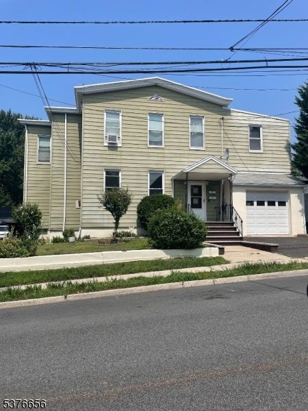 Attached, Exterior, Facade, Rowhouse