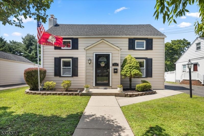Exterior, Facade, Cape Cod