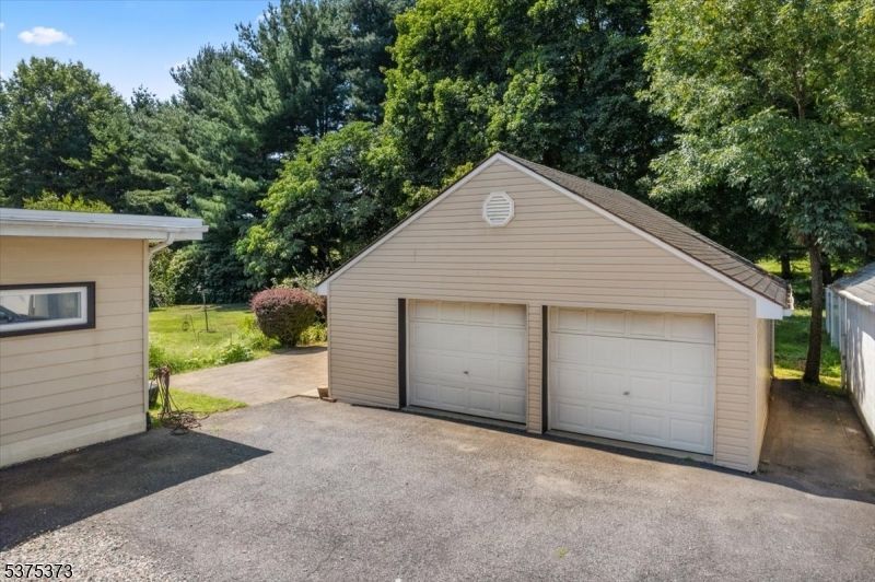 Detached Garage, Exterior