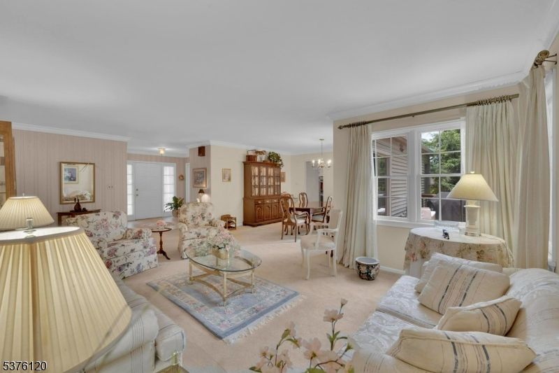 Chandelier, Dining room, Interior, Living room