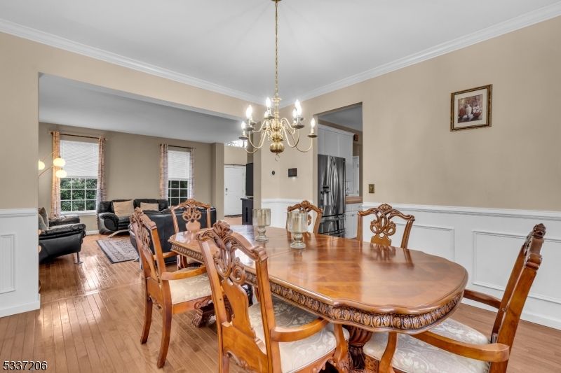 Chandelier, Dining room, Interior, Living room, Pendant Lights, Wood Texture Flooring