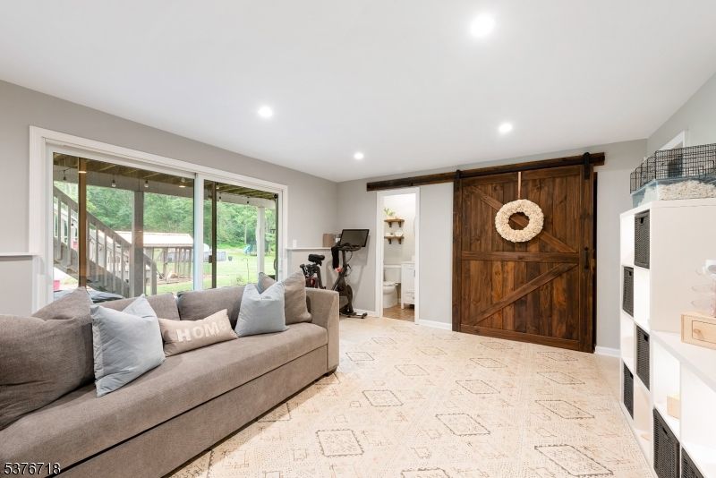 Fitness Equipment, Interior, Living room, Recessed Lighting