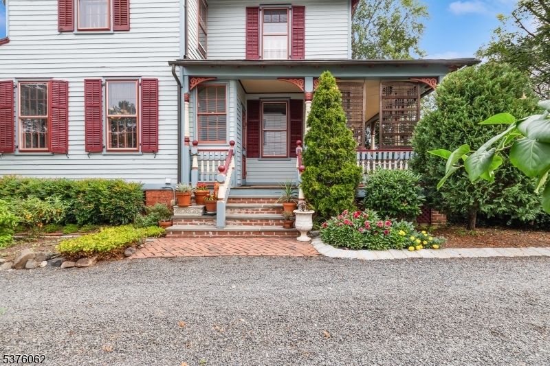 Exterior, Facade, American Foursquare