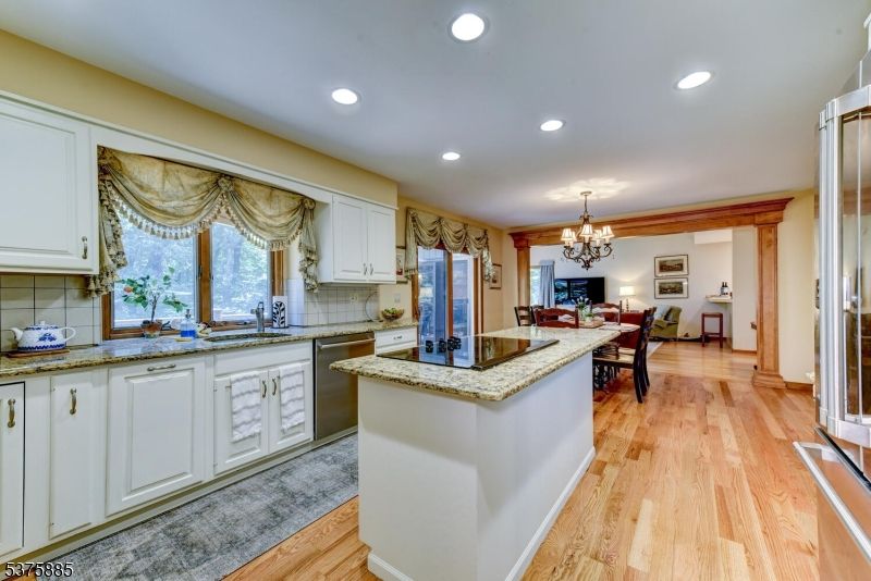 Chandelier, Dining room, Interior, Kitchen, Recessed Lighting, Wood Texture Flooring