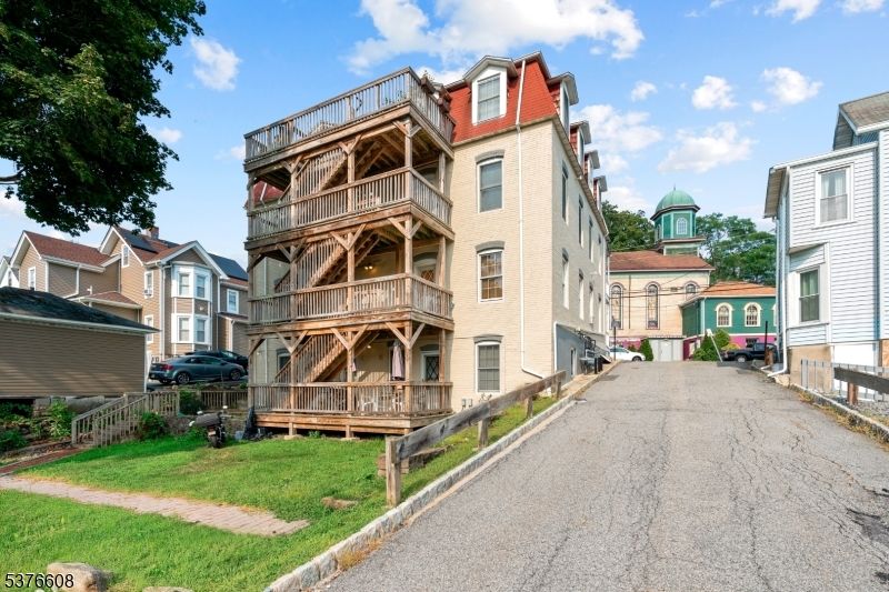 Exterior, Facade, Queen Anne Victorian