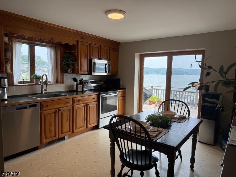 Dining room, Interior, Kitchen, Recessed Lighting, Stainless Steel Appliances, Water