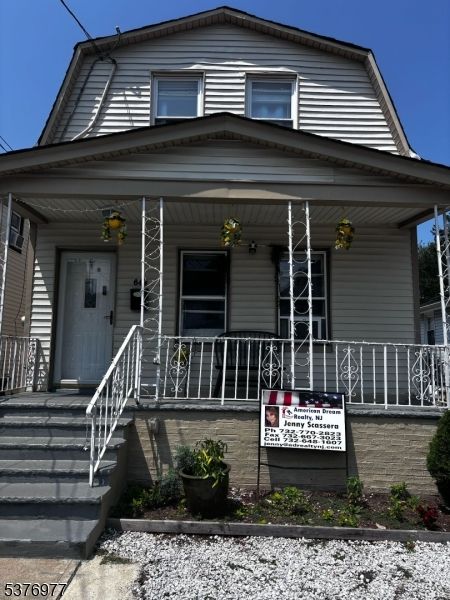 Exterior, Facade, Queen Anne Victorian