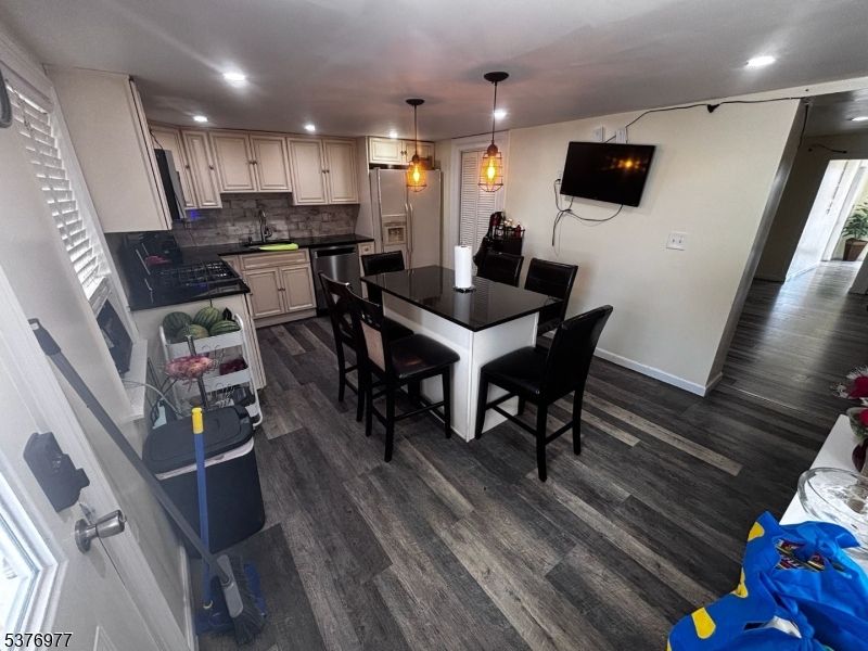 Dining room, Interior, Kitchen, Pendant Lights, Recessed Lighting, Wood Texture Flooring