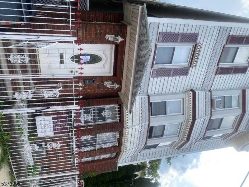 Exterior, Facade, None