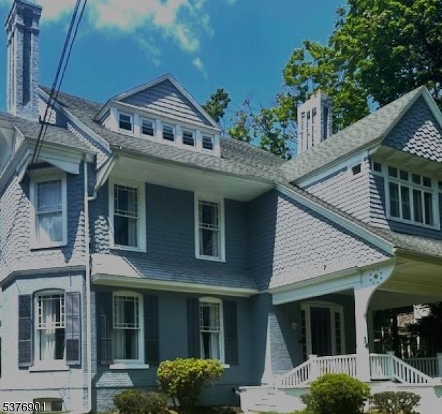 Exterior, Facade, Queen Anne Victorian