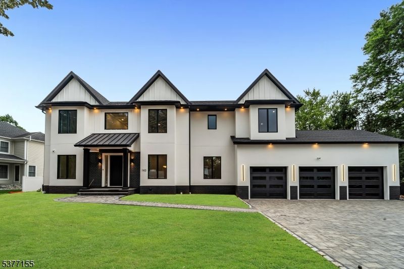 Attached, Exterior, Facade, Farmhouse