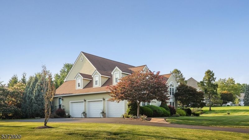 Attached, Exterior, Facade, Cape Cod