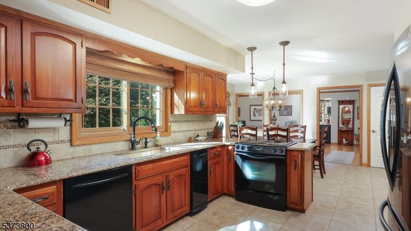 Chandelier, Dining room, Interior, Kitchen, Pendant Lights