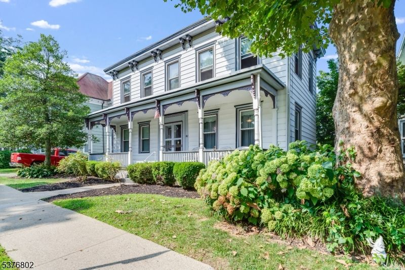 Exterior, Facade, American Foursquare