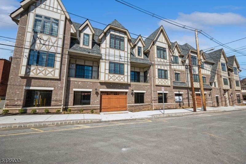 Attached, Exterior, Facade, Brick Facade, Rowhouse