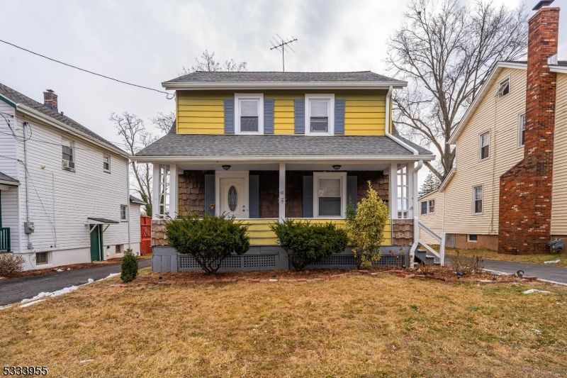 Exterior, Facade, American Foursquare