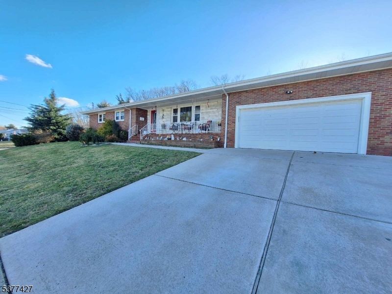 Attached, Exterior, Facade, Brick Facade, Ranch