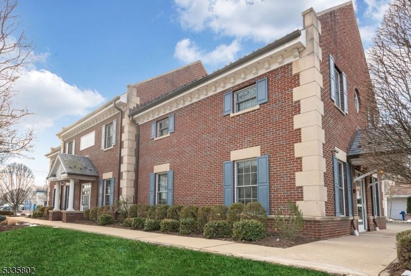 Exterior, Facade, Brick Facade, Georgian