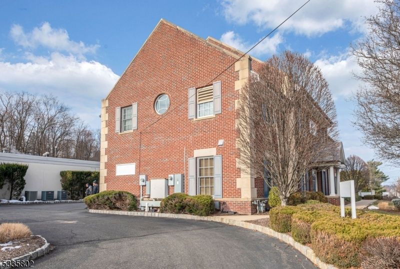 Exterior, Facade, Brick Facade, Georgian
