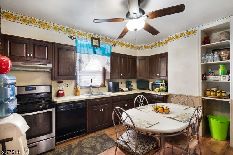 Dining room, Interior, Kitchen, Stainless Steel Appliances, Wood Texture Flooring