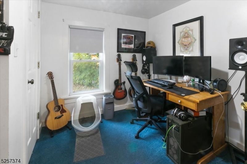 Home Office, Interior