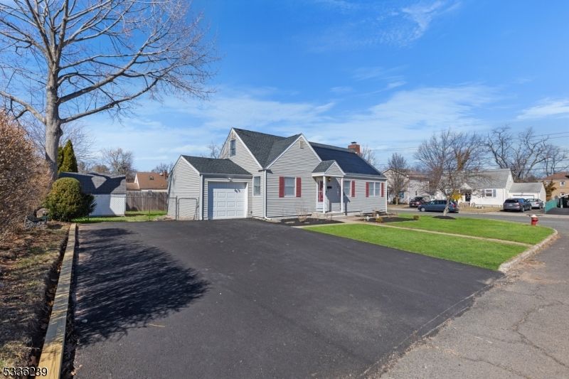 Attached, Exterior, Facade, Cape Cod