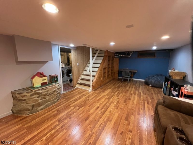 Interior, Recessed Lighting, Wood Texture Flooring