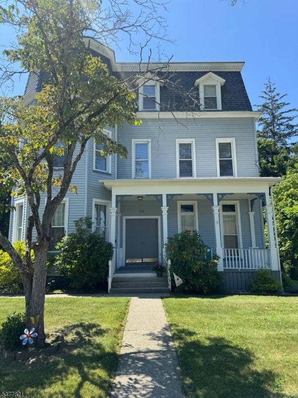 Exterior, Facade, American Foursquare