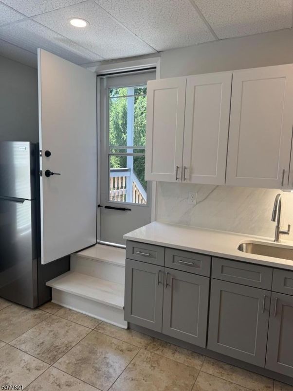 Interior, Kitchen, Marble Walls, Recessed Lighting