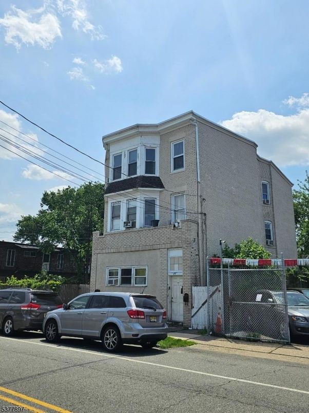 Exterior, Facade, Brick Facade, Rowhouse