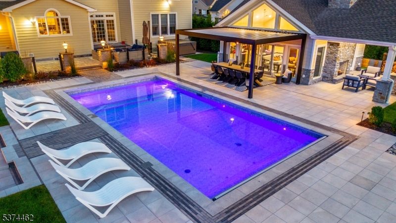 Exterior, Outdoor Kitchen, Pool