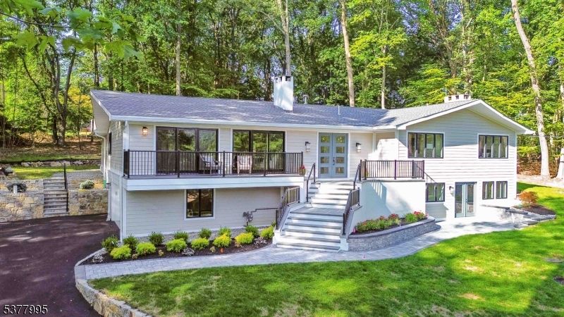 Backyard, Exterior, Facade, Split Level
