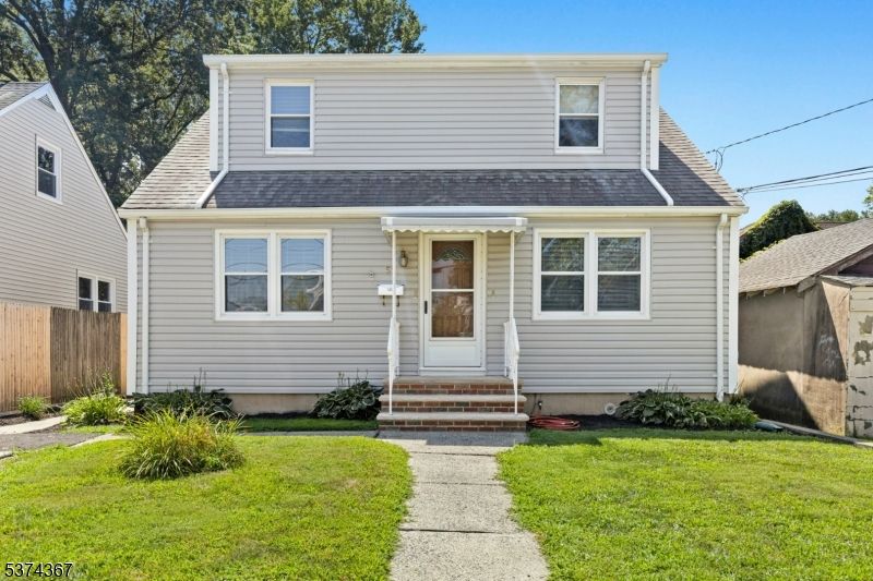 Exterior, Facade, Cape Cod
