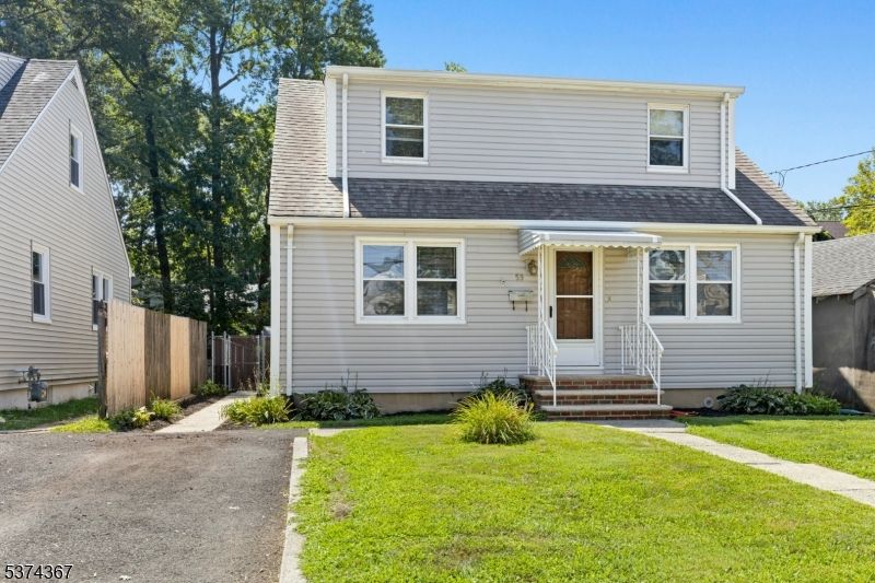 Exterior, Facade, Cape Cod