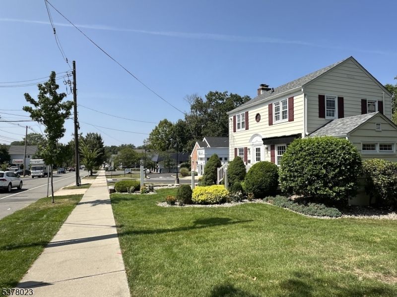 Exterior, Facade, Rowhouse