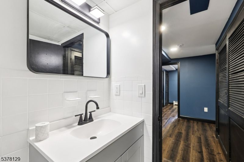 Bathroom, Interior, Recessed Lighting, Wood Texture Flooring
