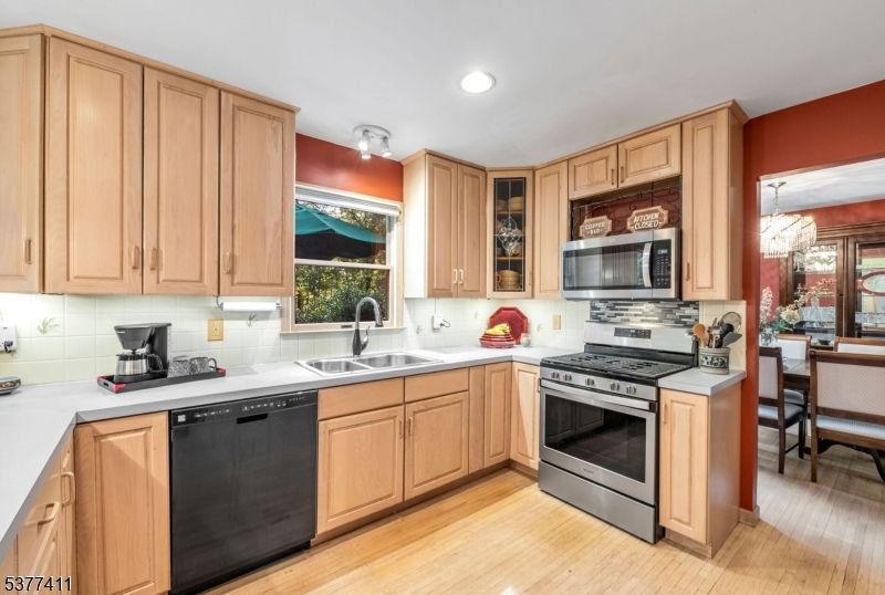 Chandelier, Dining room, Interior, Kitchen, Recessed Lighting, Stainless Steel Appliances, Wood Texture Flooring