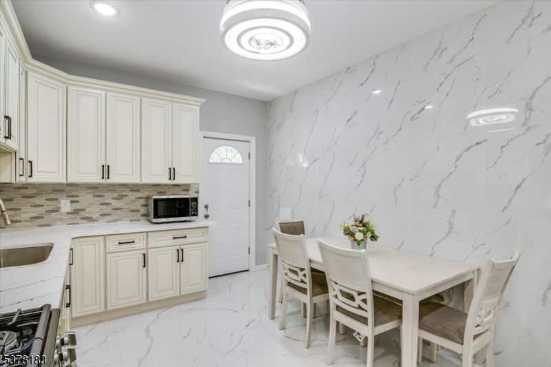 Dining room, Interior, Kitchen, Marble, Marble Walls, Recessed Lighting