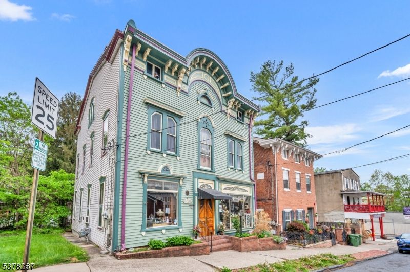 Exterior, Facade, Brick Facade, Rowhouse