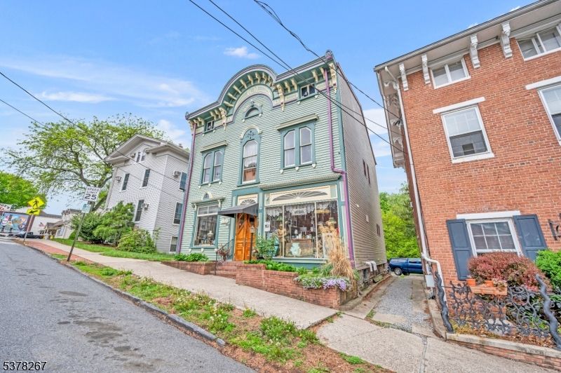Exterior, Facade, Brick Facade, Rowhouse