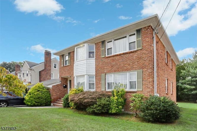 Exterior, Facade, Brick Facade, Rowhouse