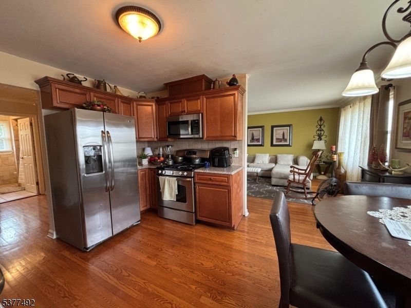 Dining room, Interior, Kitchen, Living room, Stainless Steel Appliances, Wood Texture Flooring