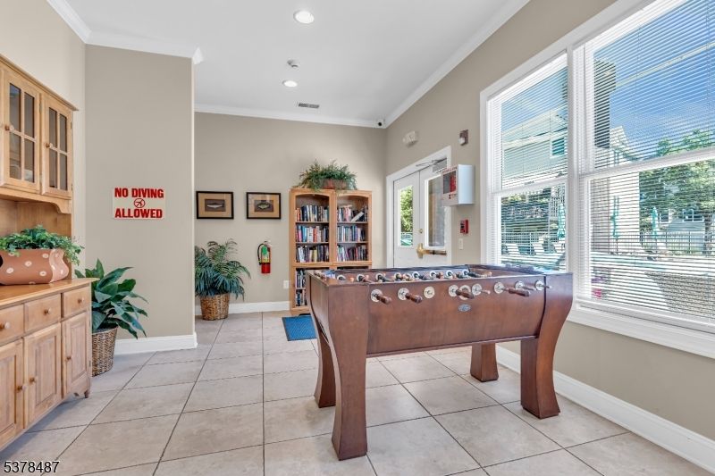 Game Room, Interior, Recessed Lighting
