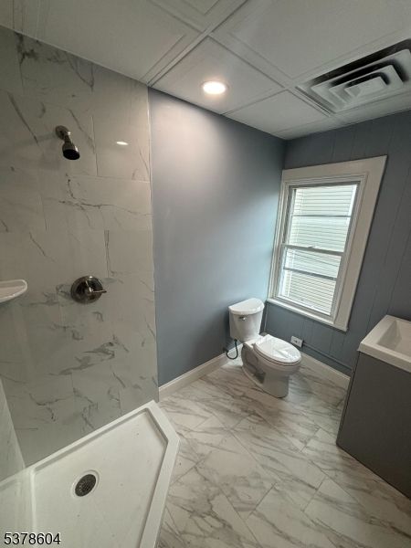 Bathroom, Interior, Marble, Marble Walls, Recessed Lighting