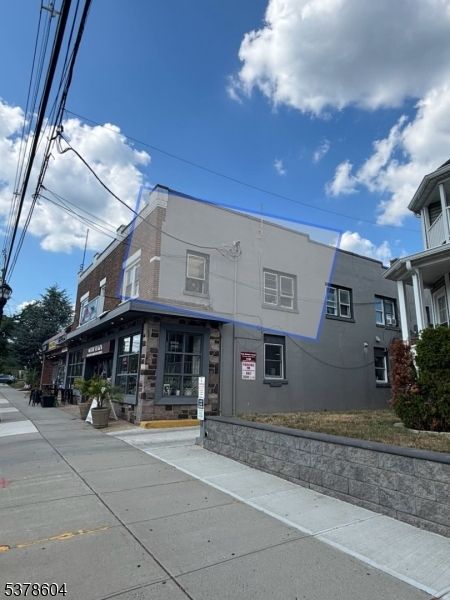 Exterior, Facade, Rowhouse