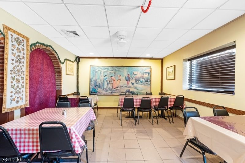 Dining room, Interior, Recessed Lighting