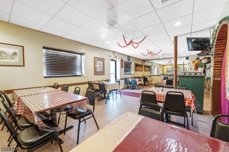 Dining room, Interior, Recessed Lighting